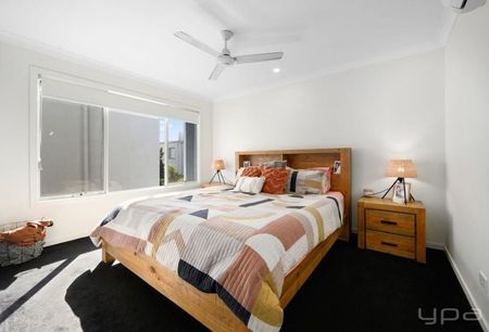 Modern townhome living with fresh upgrades - Photo 4