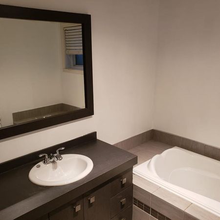 Appartement de 3 chambres à louer dans un duplex - Photo 4