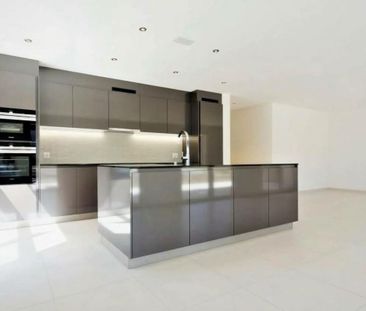 Rent a 4 ½ rooms apartment in Niederhasli - Photo 3