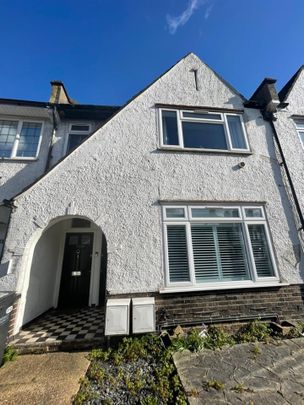 2 Bed Maisonette, Lower Addiscombe Road, CR0 - Photo 1