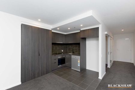One Bedroom Apartment With Study - Photo 3