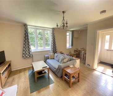Bright and airy two bedroom semi-detached cottage in a super positi... - Photo 2