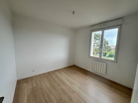 Location Maison 6 pièces 112m² ST MARS DU DESERT 44850 - Photo 2