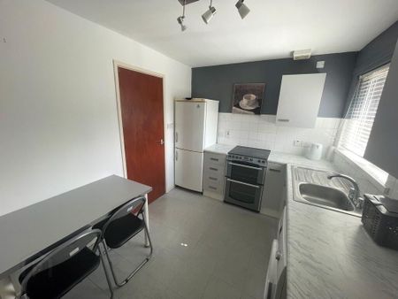 9c Dungoyne Park, Dundonald, Belfast, BT16 2PL - Photo 2