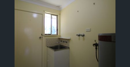 Tidy Two Bedroom Unit - Photo 4
