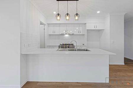 SPACIOUS HOME PERFECT FOR YOUR FAMILY! - Photo 2