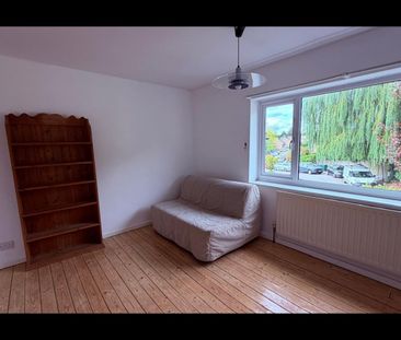 2 Bed Terraced House, Heath View, N2 - Photo 2