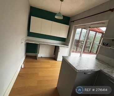 3 bedroom semi-detached house to rent - Photo 6