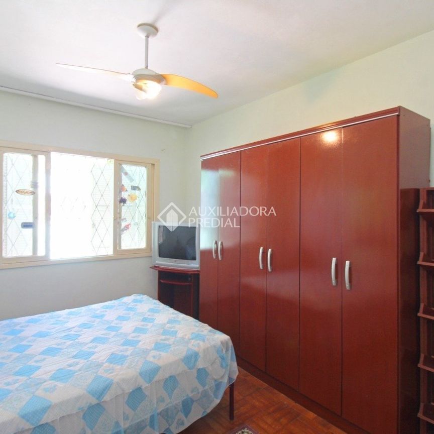 Casa com 4 quartos e 300m² para alugar em Teresópolis, Porto Alegre. - Foto 1