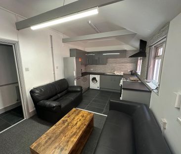 5 bedroom flat to rent - Photo 1