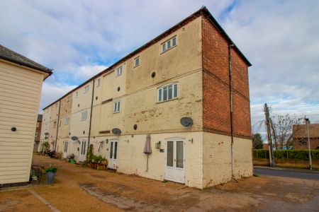 Spacious 3 bedroom property to let in Glemsford - Photo 2