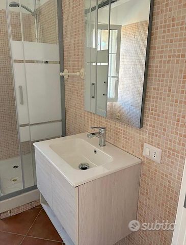 INFERNETTO TRILOCALE Con PICCOLO GIARDINO PRIVATO - Foto 2