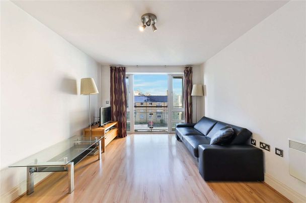 St. Davids Square, London, E14 3WG - Photo 1