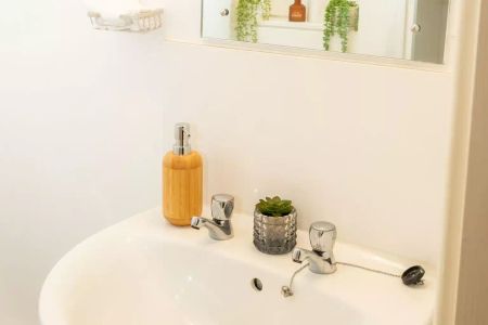 Double Ensuite - Photo 5