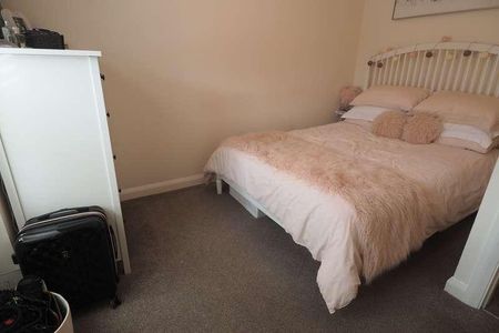 Buxton Road, Chapel-en-le-frith, SK23 - Photo 3