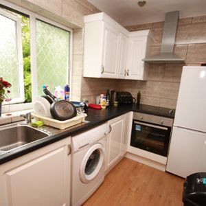 House share to rent - Photo 2