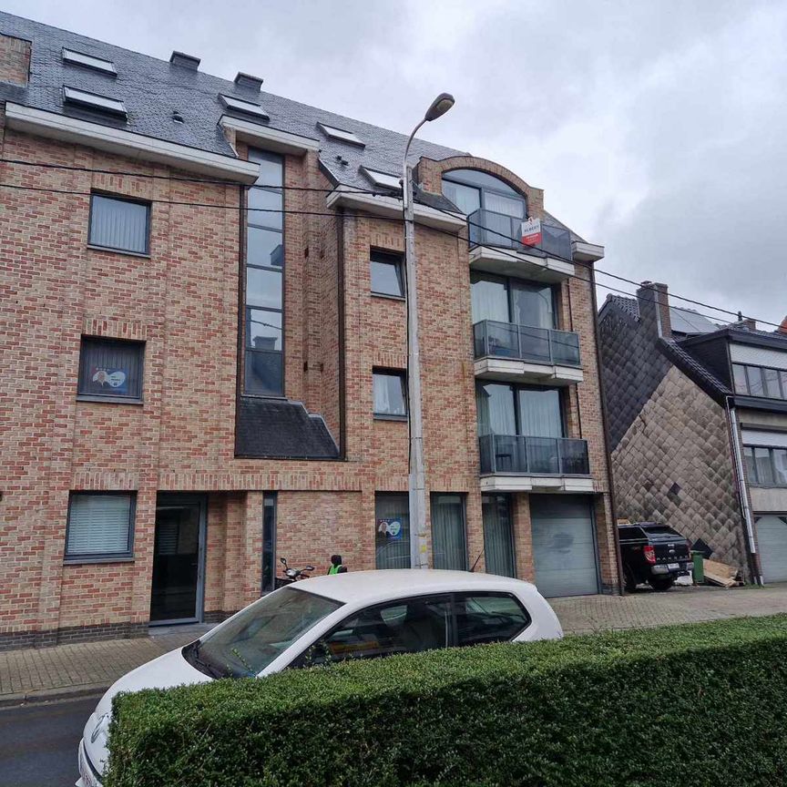 Appartement met 2 slaapkamers, terras en staanplaats - Photo 1