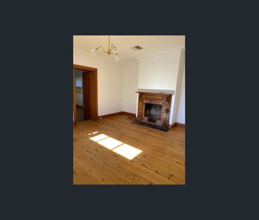 DELIGHTFUL SINGLE FRONTED COTTAGE - inspect Friday 6th 5.15 - 5.30pm - Photo 1