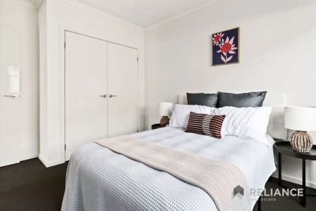 “Beautiful 4 bedroom in Prime Location!!” - Photo 4