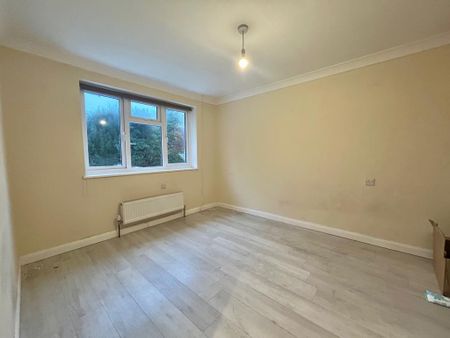 4 bedroom semi-detached house to rent - Photo 3