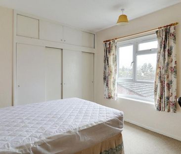 3 bedroom flat to rent - Photo 4