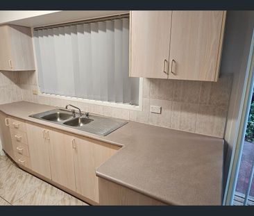 3 BEDROOM TOWNHOUSE - Photo 4