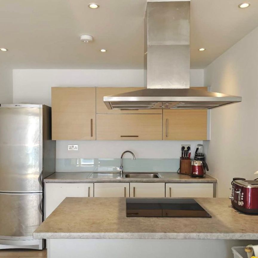 1 Bed Flat, Icona Point, E15 - Photo 1