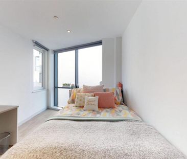 1 bedroom in a flat share to rent - Photo 4