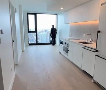 New 38th-floor Lease Transfer in Downtown Montreal - Photo 4