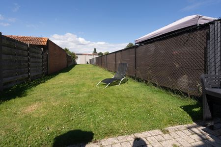 GELIJKVLOERS APPARTEMENT MET GARAGE EN RUIME TUIN - Foto 3