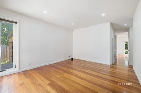 Mitcham - Photo 5
