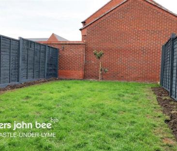 4 bedroom semi-detached house to rent - Photo 5