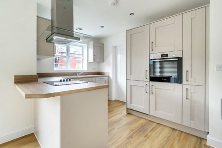 3 bedroom semi-detached house to rent - Photo 3