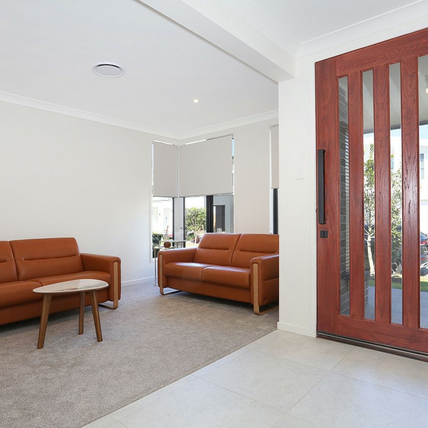5 BEDROOM FAMILY HOME WITH CLUB ACCESS - Photo 1