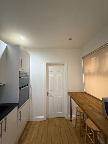 Bedsit, High Town Road, LU2 - Photo 5