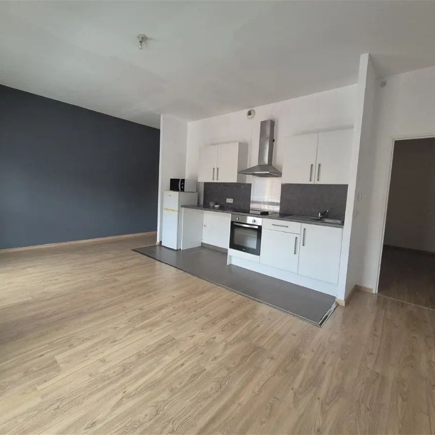 Location Appartement 2 pièces 42m² HELLEMMES LILLE 59260 - Photo 1