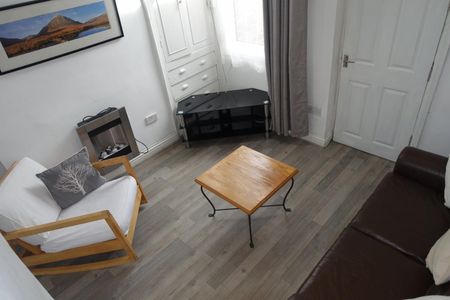 3 bedroom House To Let - Photo 5