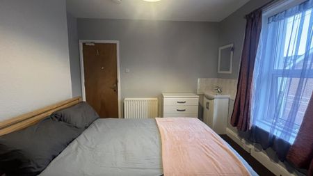 1 bedroom house of multiple occupation to rent - Photo 2