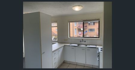 Amazing Location - 2 bedroom/1 bathroom with private balcony- walk everywhere - Photo 2