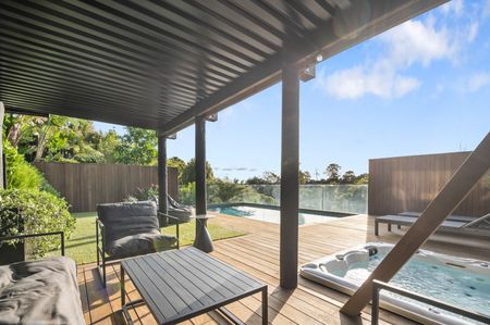 Modern Sophistication Meets Coastal Living, Waiheke Island! - Photo 4