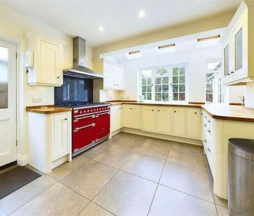 Garrick Close, Hersham, Walton-on-thames, KT12 - Photo 3