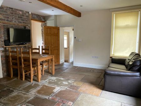 4 bedroom semi-detached house to rent - Photo 2