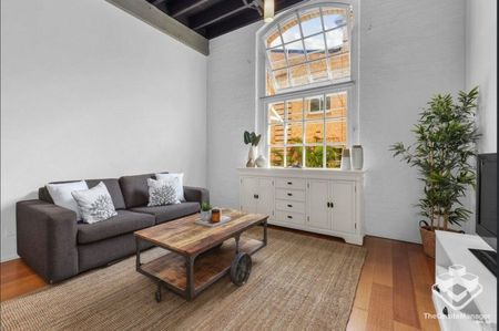 Charming Split Level Woolstore for Rent - Photo 4