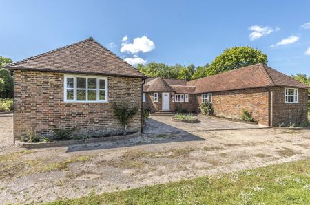 4 bedroom detached house to rent - Photo 4