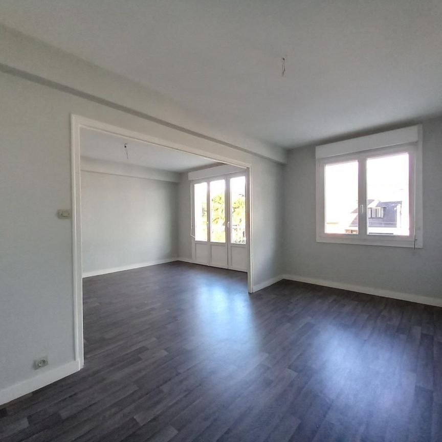 Rue de Nantes, au 1er étage. Lumineux appartement de 78 m² composé d'un salon-séjour avec BALCO... - Photo 1