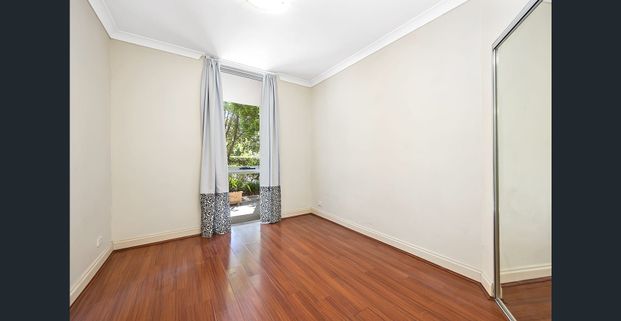 Spacious Ground Floor Garden Apartment - Photo 1