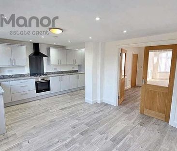 Stradbroke Grove, Clayhall, IG5 - Photo 1