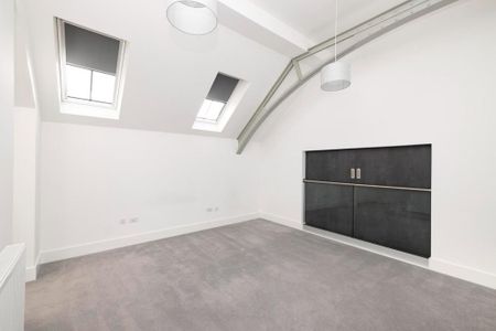 3 bedroom flat to rent - Photo 2