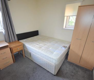 3 bedroom flat to rent - Photo 4