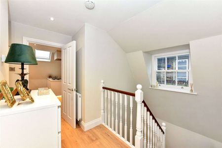 Modern three bedroom, three bathroom apartment on Clifton Hill - Photo 2